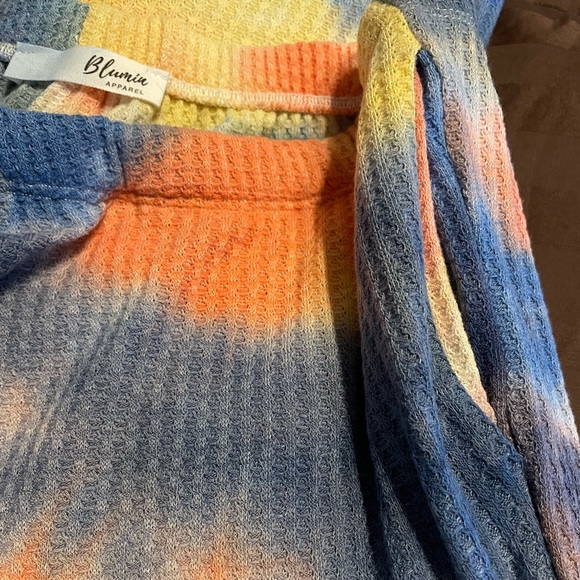EUC Short Sleeve Tie Dye Lounge Set w/pockets! - Picture 4 of 7